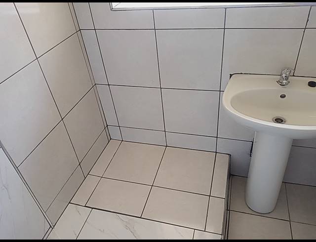 2 BEDROOM SECTIONAL TITLE FOR SALE IN PARKDENE